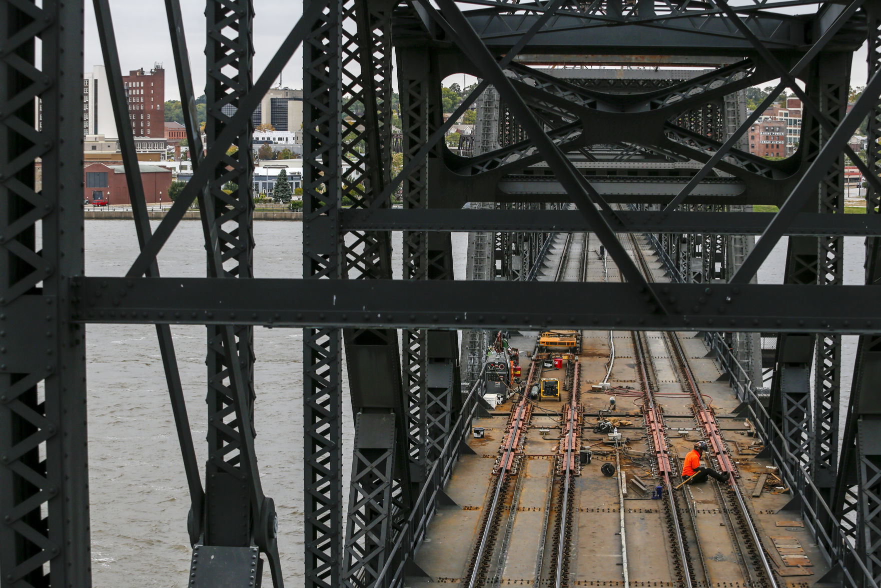 101216-GOVERNMENT-BRIDGE-012.jpg